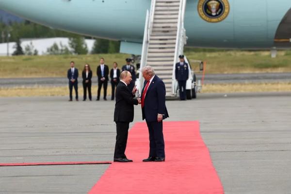 
        Шаг из вчера в завтра. Заявления Путина и Трампа на Аляске: полный текст    