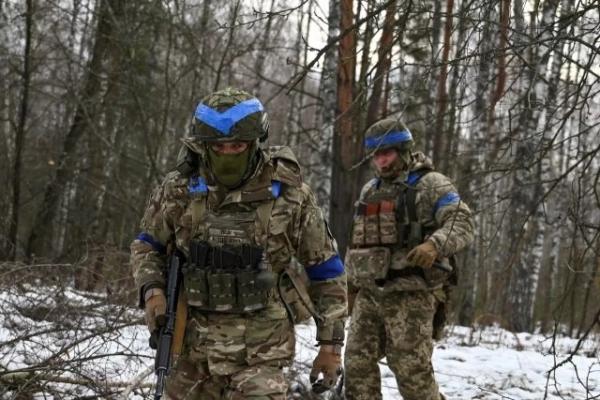 
        За деньги — да. Киев заманивает молодежь в ВСУ бонусами и льготами    