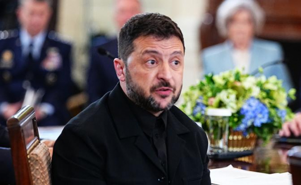 Итальянский экс-дипломат рассказал, кто стоит за Зеленским Итальянский экс-дипломат рассказал, кто стоит за Зеленским