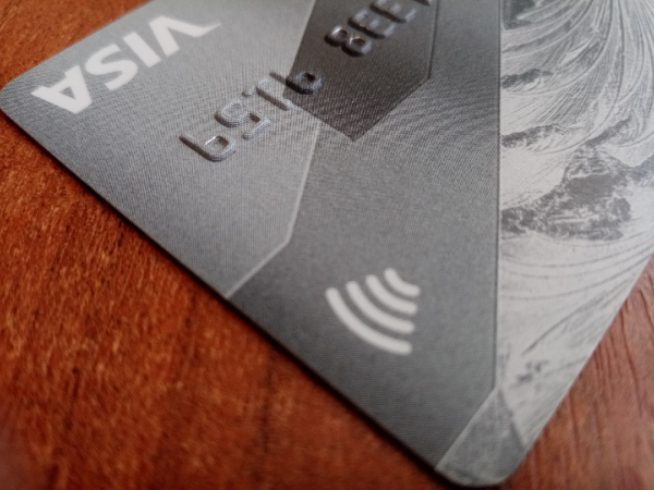 Юрист Хаминский: частые денежные переводы самому себе грозят блокировкой