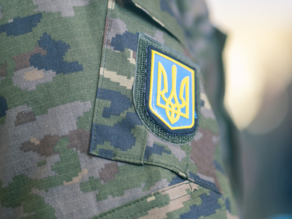 Комбриг ВСУ скрылся в офисе чиновника, бросив свое подразделение