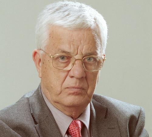 Композитор Раймонд Паулс отозвал у своих представителей доверенности Композитор Раймонд Паулс отозвал у своих представителей доверенности