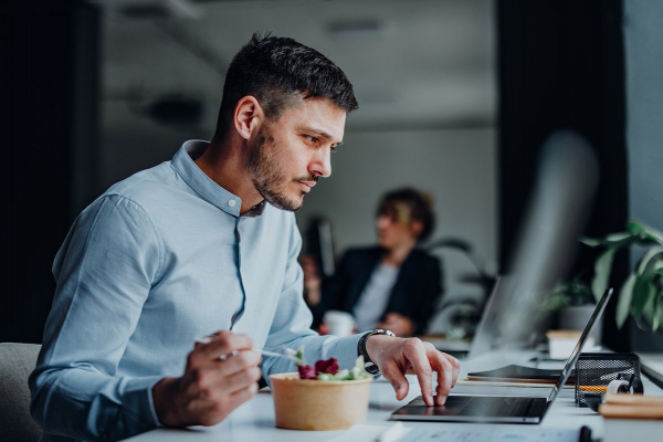 &laquo;Люди перестали жить по офисному ритму&raquo; Почему график &laquo;с девяти до шести&raquo; уходит в прошлое?