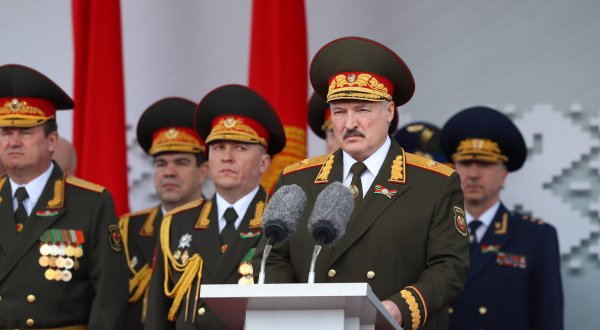 Лукашенко ответил Сырскому: «Если бахнет, мало не покажется»