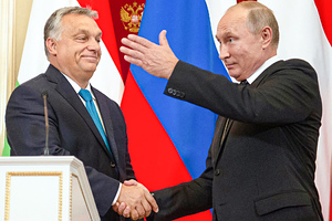 Макрон пообещал усилить давление на Россию