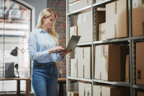 Молодежь строит бизнес с нуля. С чего начать путь молодым предпринимателям в России? 