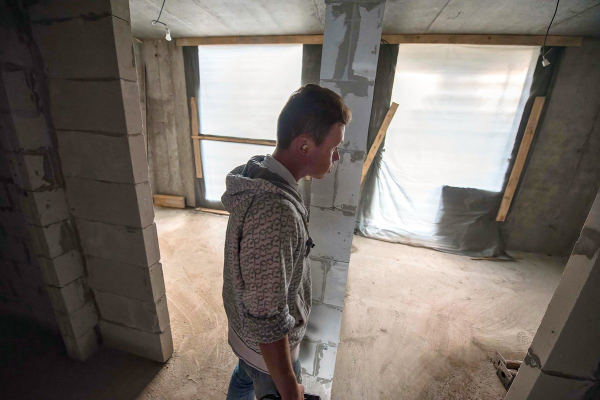 «Мы заплатили временем и комфортом» Россияне стали чаще переезжать в новостройки без отделки. Как они в них живут? «Мы заплатили временем и комфортом» Россияне стали чаще переезжать в новостройки без отделки. Как они в них живут?