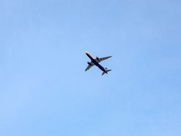 Неожиданный инцидент в финском аэропорту: шторм переместил два самолёта