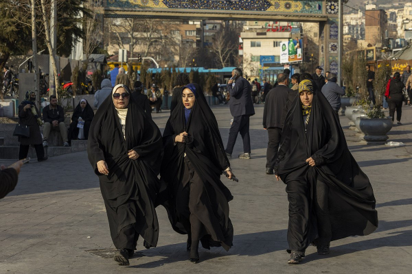 «Они посеют хаос» Эмигранты из Ирана — о войне с США и Израилем, своем отношении к власти и будущем Исламской Республики «Они посеют хаос» Эмигранты из Ирана — о войне с США и Израилем, своем отношении к власти и будущем Исламской Республики