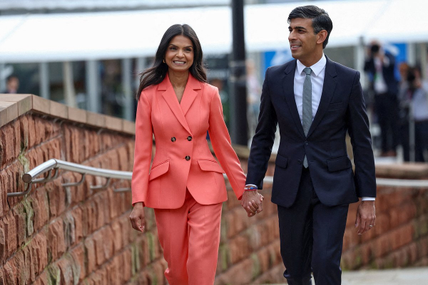 Опустошили Лондон. Миллиардеры массово уезжают из Великобритании. Что заставляет их искать новое убежище?