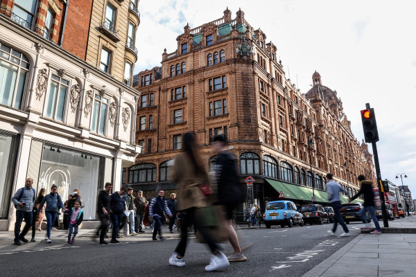 Опустошили Лондон. Миллиардеры массово уезжают из Великобритании. Что заставляет их искать новое убежище?