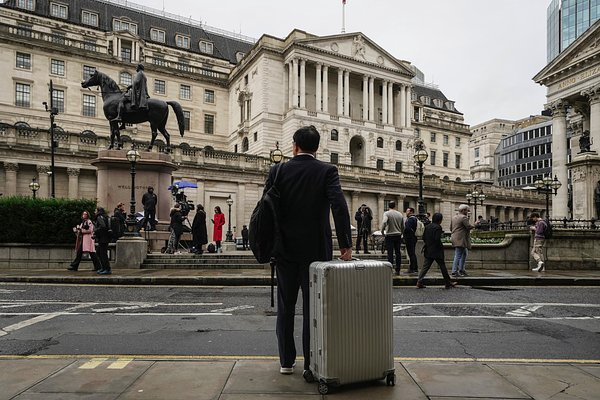 Опустошили Лондон. Миллиардеры массово уезжают из Великобритании. Что заставляет их искать новое убежище?