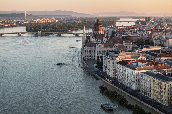 «Орбан — великий боец» Почему Трамп намерен встречаться с Путиным именно в Будапеште и что это означает для Европы и Украины? «Орбан — великий боец» Почему Трамп намерен встречаться с Путиным именно в Будапеште и что это означает для Европы и Украины?