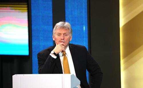 Песков: РФ негативно относится к возможности размещения на Украине сил из Европы
