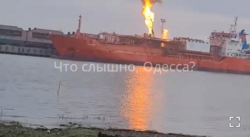 Пожар на газовозе в порту Измаил: Румыния эвакуирует жителей из-за угрозы взрыва