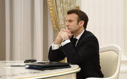 Президент Франции Макрон заявил, что США пытаются запугать Европу