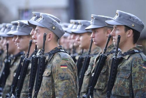 «Пригодная к войне» Германия: немцев зовут воевать за прибыль ВПК