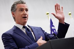 Противник Трампа захотел стать следующим президентом США Противник Трампа захотел стать следующим президентом США