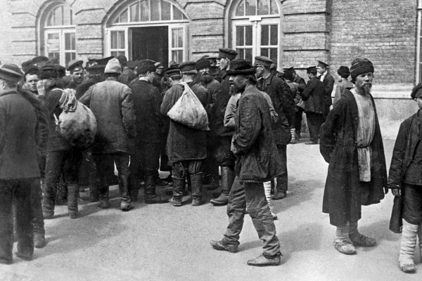 «Пусть сами решают — копить деньги или рожать детей» В России все чаще предлагают отменить пенсии. Почему это безумие?