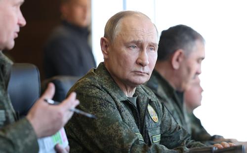 Путин поручил разработать порядок предоставления поддержки бойцам СВО и их семьям через электронные сервисы