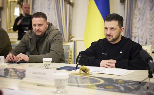 «Резидент»: Технологам ОП Украины дана команда спасать Ермака, а потом Зеленского