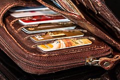 Россиянам назвали плюсы и минусы популярных способов хранить деньги