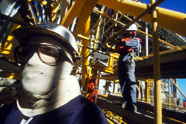 Рост цен, распечатанные кубышки и мысли об отмене санкций против РФ Как война на Ближнем Востоке влияет на мировой рынок нефти?