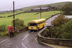 Школьник выбросил приятеля из автобуса и улетел следом