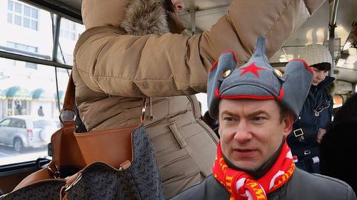 Штрафом по тем, кто не захочет уступить место беременной или пожилому