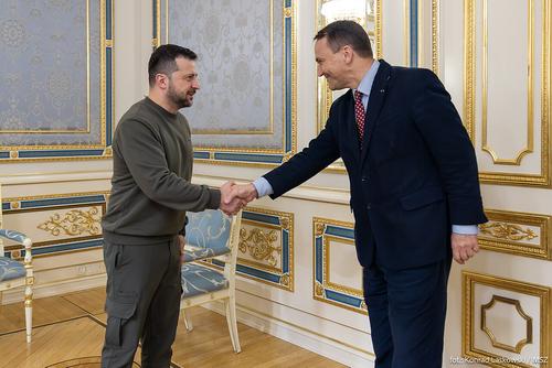 Сикорский: Польша не видит оснований для разрыва дипотношений с Россией
