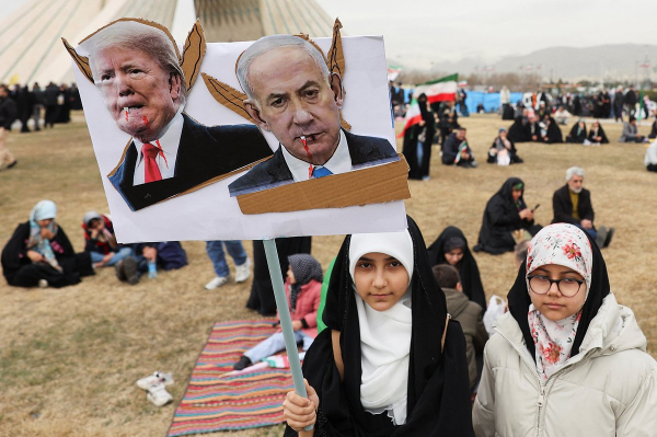 США хотят сменить власть в Иране с помощью военной операции и оппозиции. Кто способен занять место религиозных лидеров? США хотят сменить власть в Иране с помощью военной операции и оппозиции. Кто способен занять место религиозных лидеров?