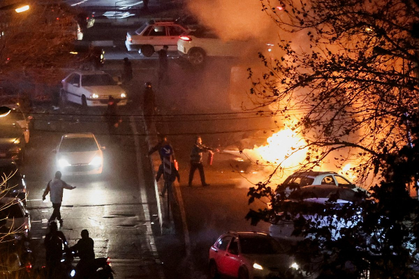 США хотят сменить власть в Иране с помощью военной операции и оппозиции. Кто способен занять место религиозных лидеров? США хотят сменить власть в Иране с помощью военной операции и оппозиции. Кто способен занять место религиозных лидеров?