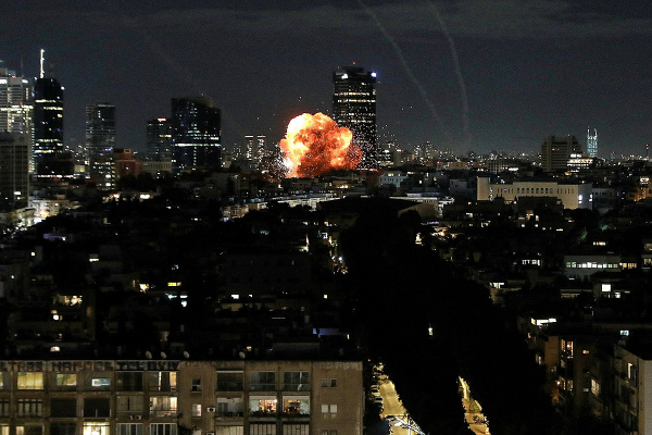 США, Израиль и Иран обмениваются масштабными ракетными ударами. Страшные кадры войны и ее последствий со всего Ближнего Востока