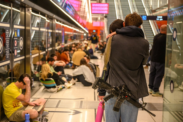 США, Израиль и Иран обмениваются масштабными ракетными ударами. Страшные кадры войны и ее последствий со всего Ближнего Востока