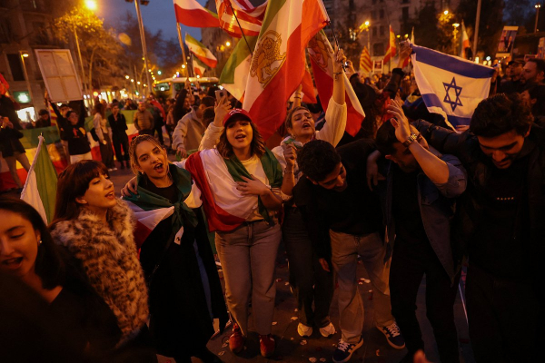 США, Израиль и Иран обмениваются масштабными ракетными ударами. Страшные кадры войны и ее последствий со всего Ближнего Востока