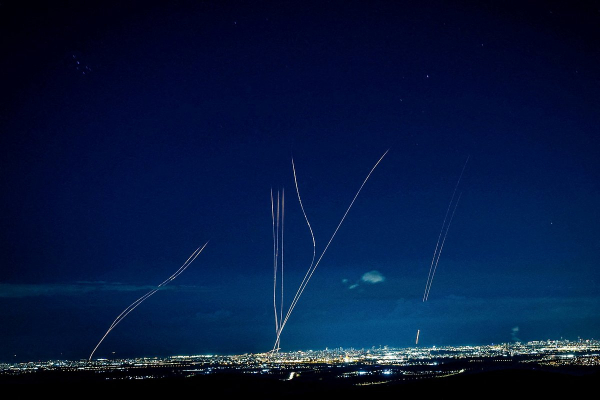 США, Израиль и Иран обмениваются масштабными ракетными ударами. Страшные кадры войны и ее последствий со всего Ближнего Востока