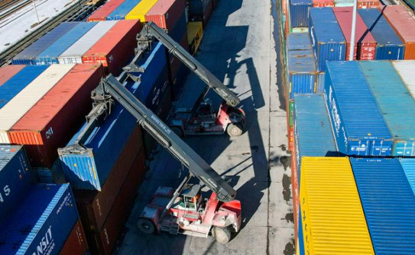 Торговля на переломе: нефть течет на Восток, а лекарства идут с Запада