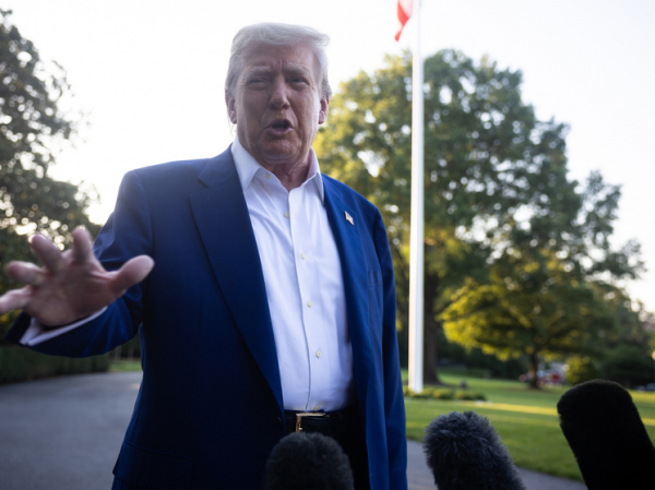 Трамп пообещал обложить все иностранные фильмы 100-процентной пошлиной