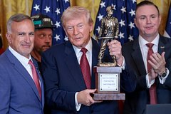 Трамп стал «чемпионом по углю» Трамп стал «чемпионом по углю»