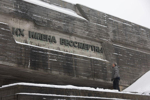В Музее войны в Киеве убрали надпись на русском языке «Их имена бессмертны, их подвиги будут жить вечно» В Музее войны в Киеве убрали надпись на русском языке «Их имена бессмертны, их подвиги будут жить вечно»