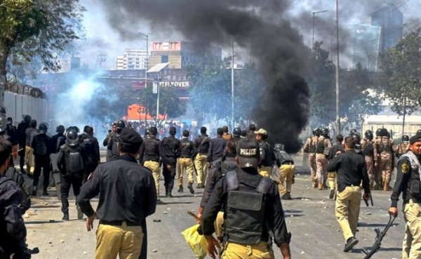 В Пакистане громят консульство США: Мусульманский мир в гневе после убийства Али Хаменеи