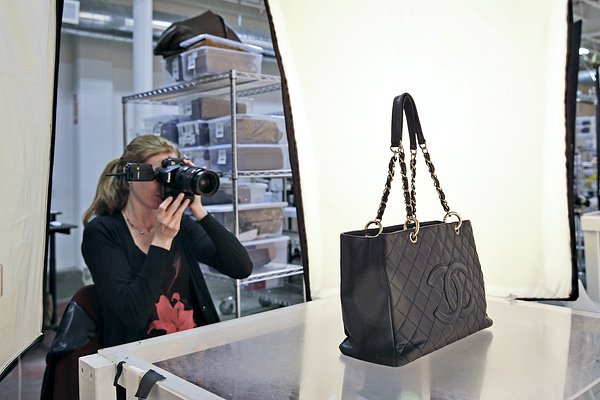 «Винтаж лучше в сто раз» Как зумеры полюбили подержанный люкс и почему спрос на новые коллекции модных домов рухнул во всем мире?