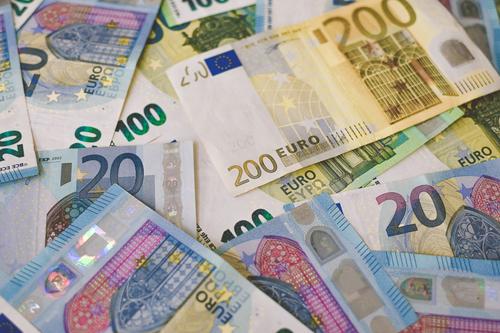 Во Франции предложили продвигать евро в качестве замены доллару