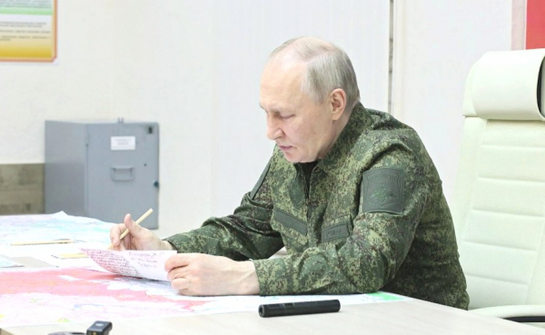 Военная форма Путина является сигналом боевой готовности Москвы Военная форма Путина является сигналом боевой готовности Москвы