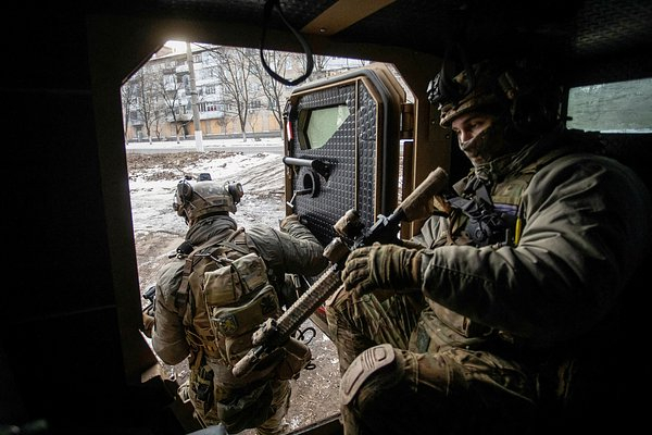 «Все закончится на поле боя» Бывший аналитик ЦРУ — о перспективах мирного плана США, целях Трампа и будущем конфликта на Украине «Все закончится на поле боя» Бывший аналитик ЦРУ — о перспективах мирного плана США, целях Трампа и будущем конфликта на Украине