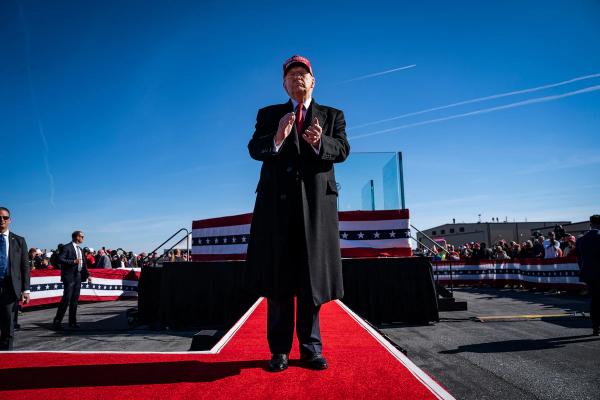 «Взгляд»: Трамп предал «миротворцев» ради «ястребов»